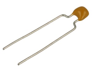 Kondensator 1uF 63V monolityczny, raster: 5mm; Bochen