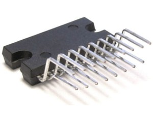 TA8205AH SQL 17 TOSHIBA